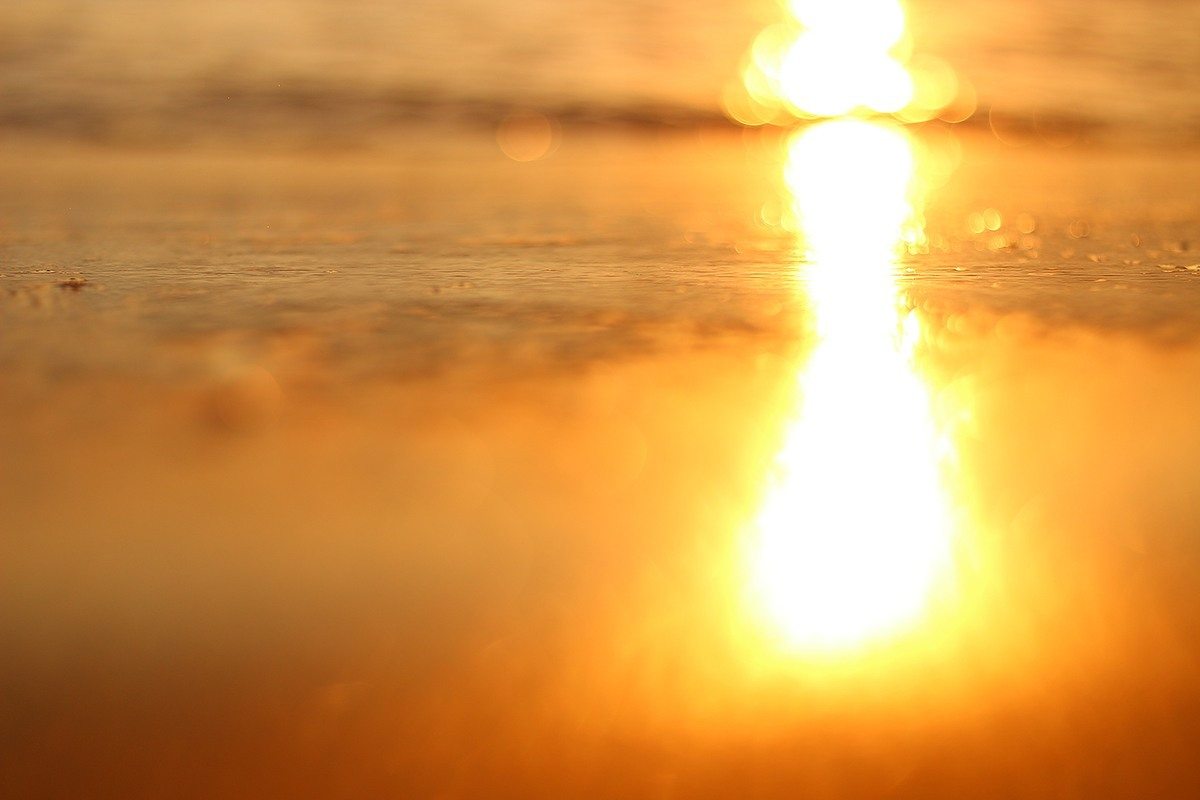 close up of sunshine on the ocean