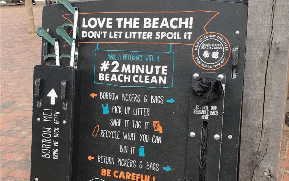 2 minute beach clean sustainability