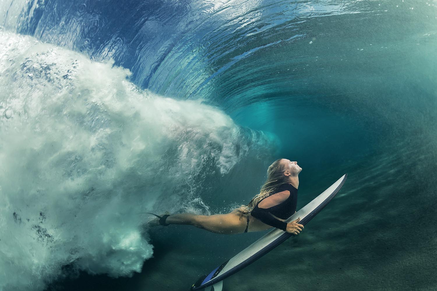 Surfing and Flow State: Why Riding Waves Clears Your Mind