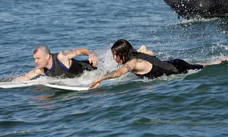 Kiedis Flea surfing