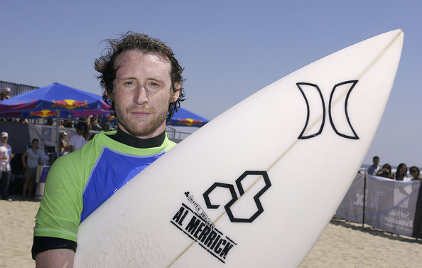 Mike Einziger surfing