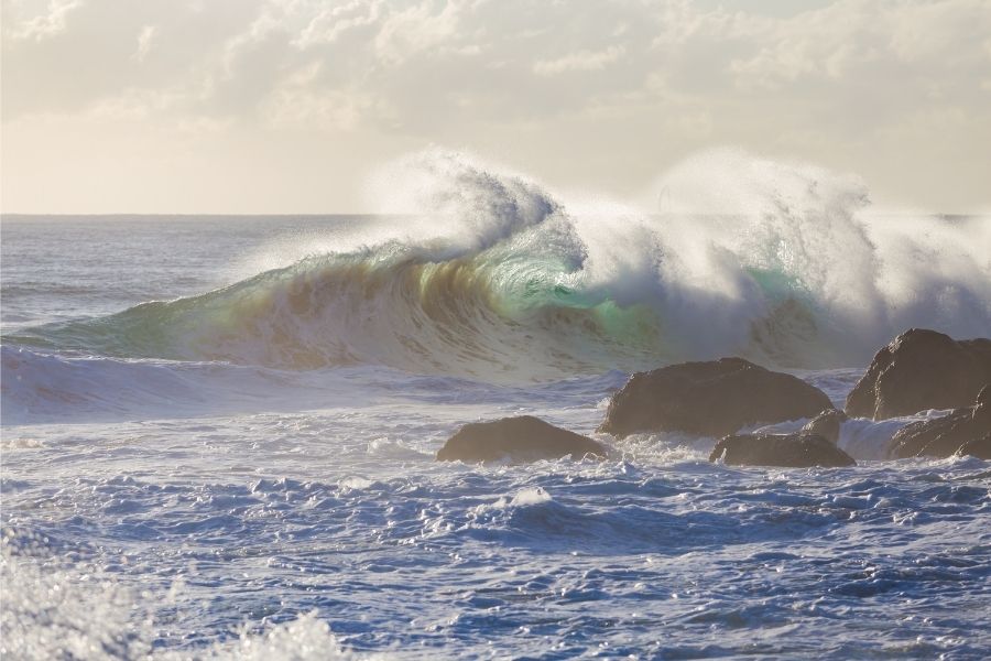 breaking wave and weather