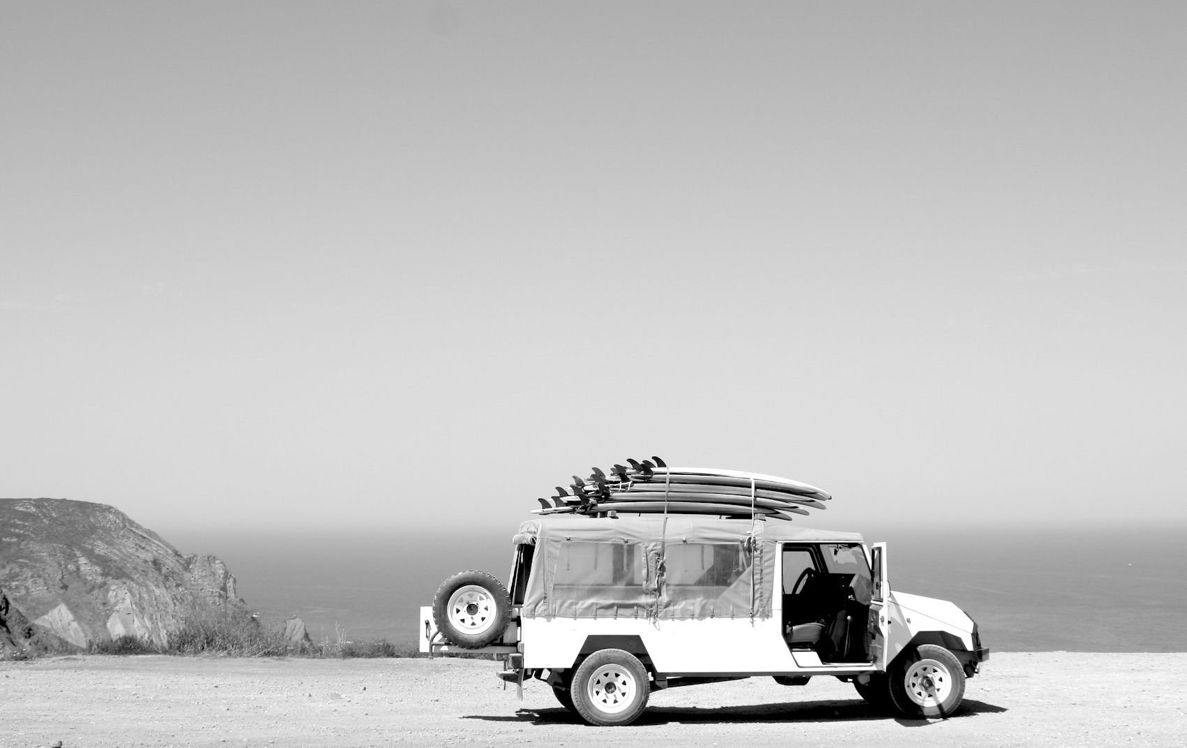 How to Transport a Surfboard Safely to the Beach