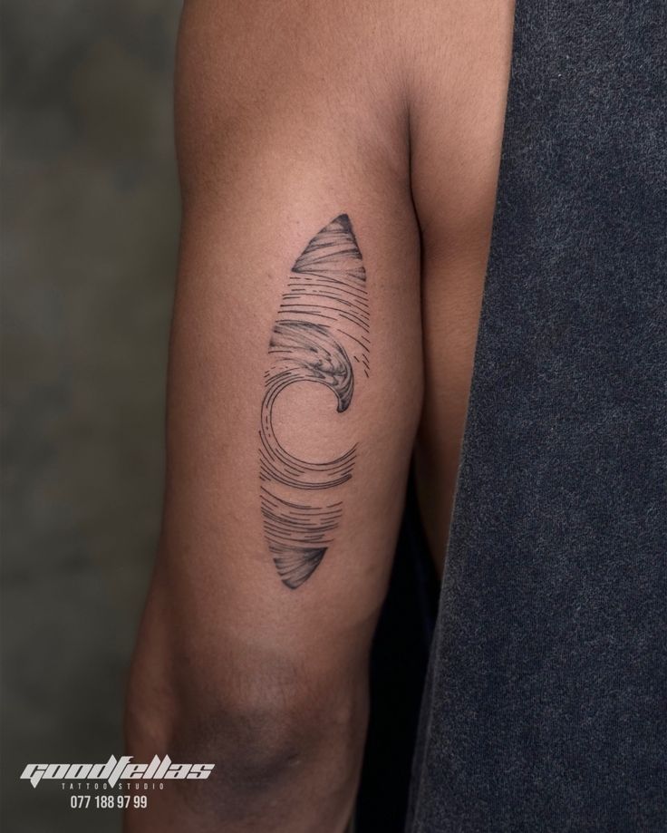 Surfboard tatoo